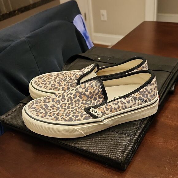Vans Leopard-Print Slip-on Shoes Size Men's 4 Women's 5.5 - Picture 2 of 8